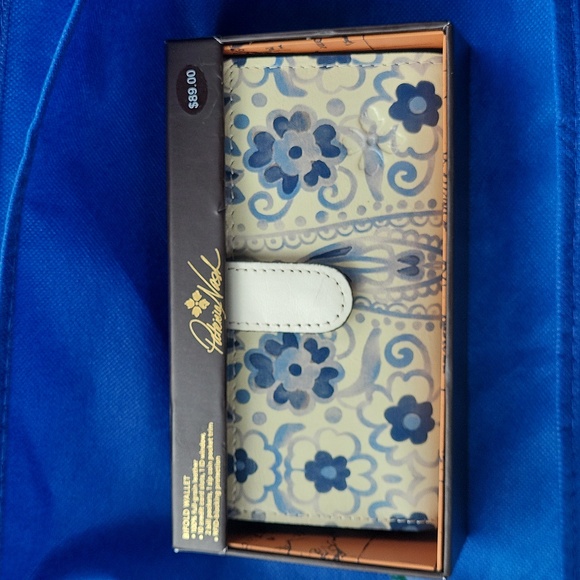 Patricia Nash Printed Bi-Fold Wallet - Picture 1 of 6
